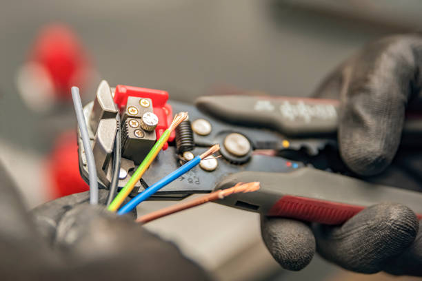 Best Affordable Emergency Electrician  in Bigfoot, TX